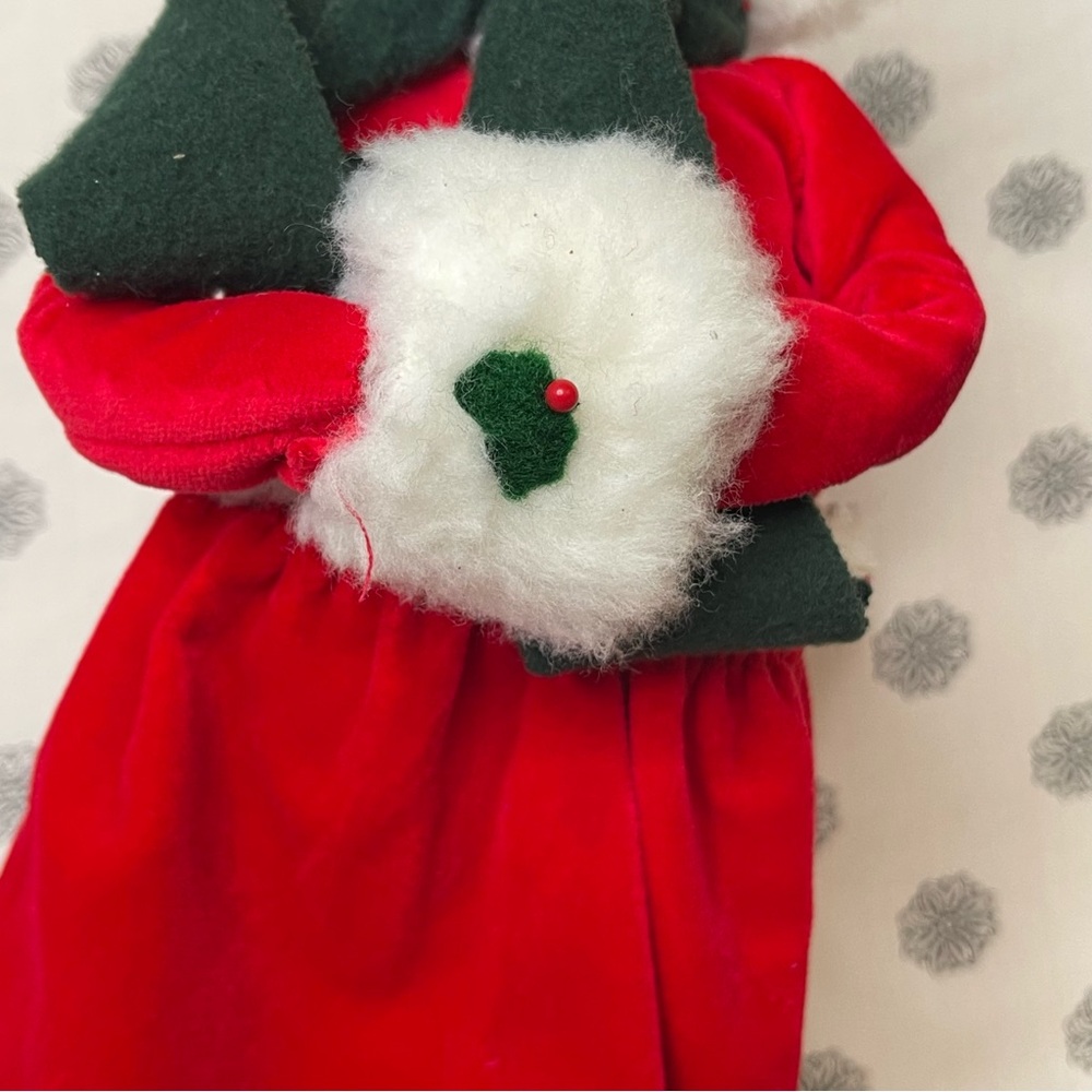 2001 Byers Choice Caroler – Mrs. Claus – Signed – Collectible Christmas Figurine - Picture 4 of 13